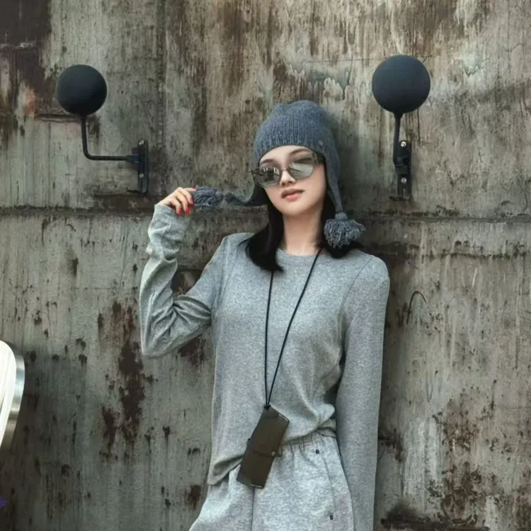 【摩姐姐欧韩】531307秋冬新款纯色圆领后背设计感软糯打底T恤