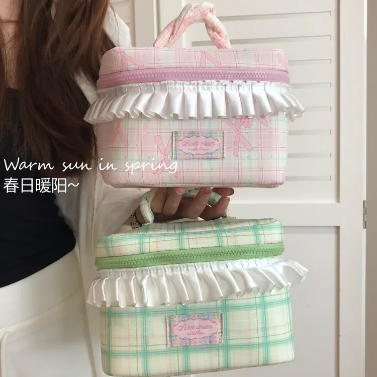 新款化妆包大容量高颜值化妆品收纳包旅行便携式洗漱包少女心手提