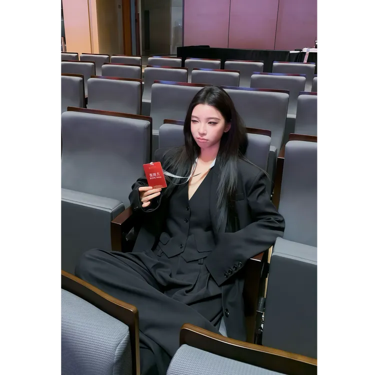 【法博嘉丽尔】2025秋季新款气质显瘦马甲上衣西装外套配阔腿长裤女