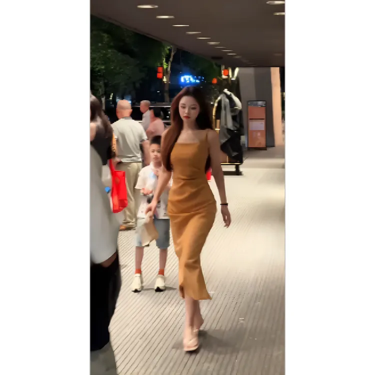 MARIE.COCO法式纯欲风黄色吊带连衣裙女夏季性感收腰气质包臀长裙