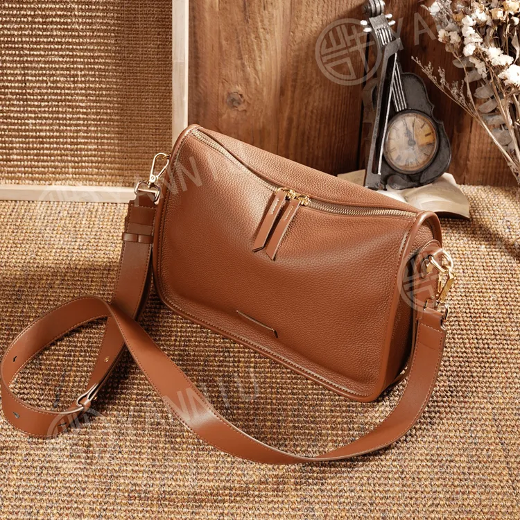 新疆乌市直发岩牛休闲小众新款时尚大容量通勤斜挎包百搭女士软包