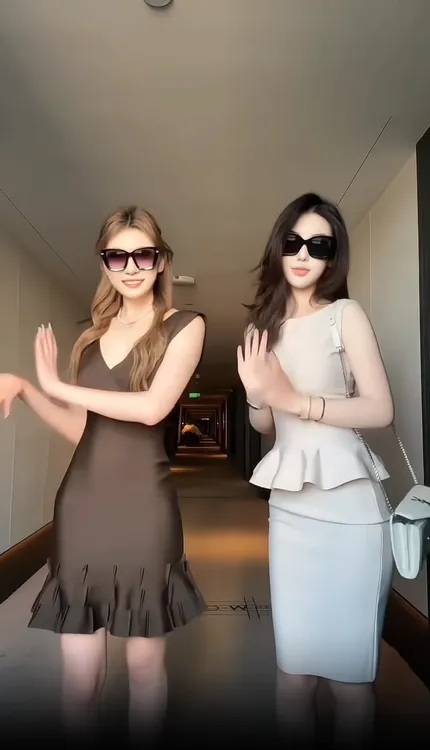 设计感纯欲辣妹气质修身无袖上衣半身裙套装女2025新款显瘦连衣裙