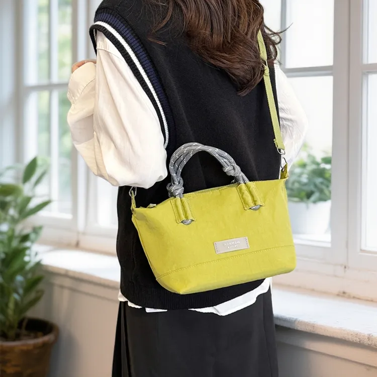 新款外出小挎包多隔层大容量小方包轻便通勤斜挎包复古妈咪零钱包