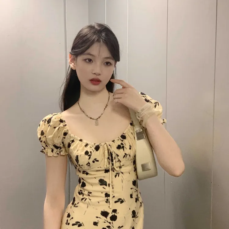 原创方领绑带泡泡袖碎花裙女夏季晕染显瘦长裙显瘦裙子气质短款