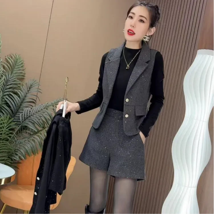 翻领马甲短裤三件套（马甲+短裤+打底衫）