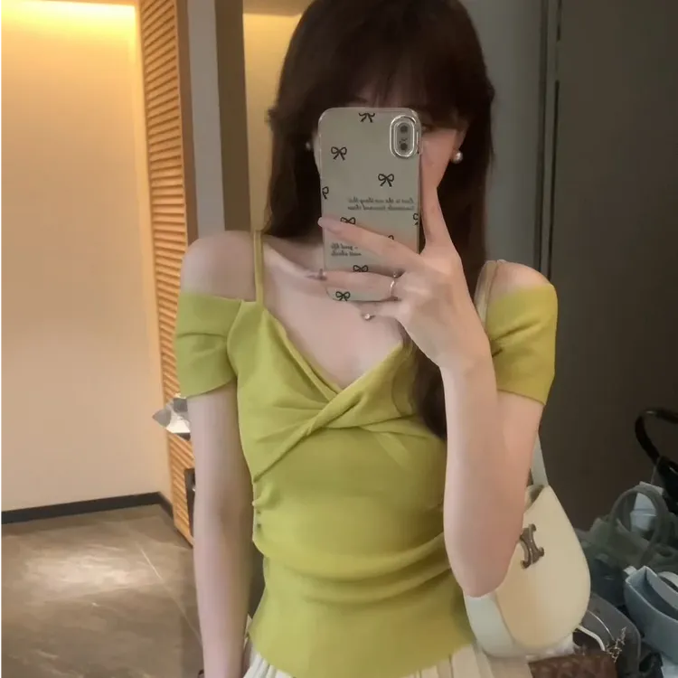 法式气质露肩扭结短袖吊带女夏季2025新款设计感修身显瘦短款上衣