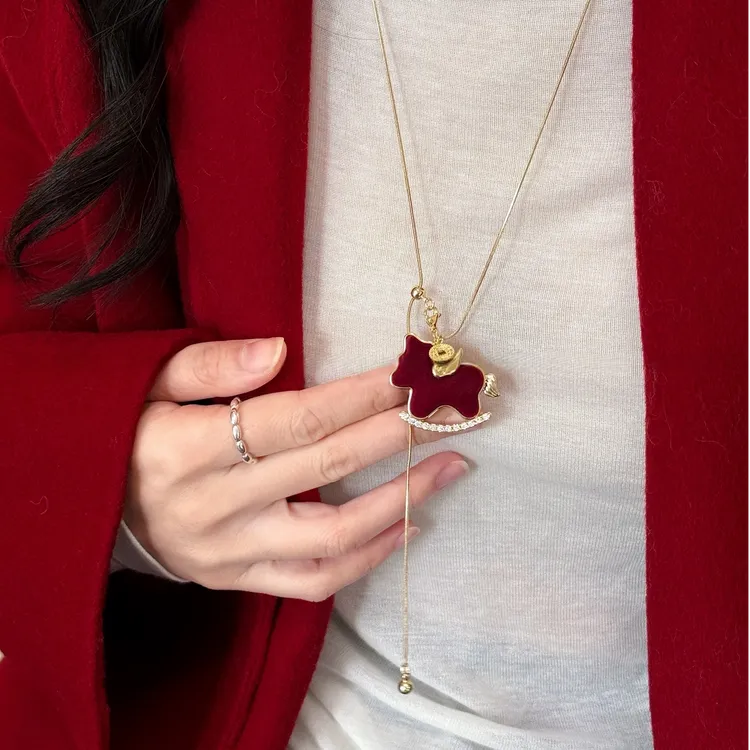 卡柒 铜合金项链 新中式红色小马项链复古高级感本命年长款毛衣链