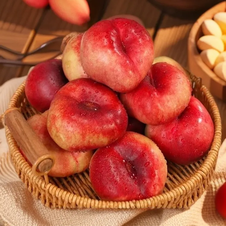 自家果园新鲜采摘纽扣蟠桃 脆甜爽口 顺丰包邮