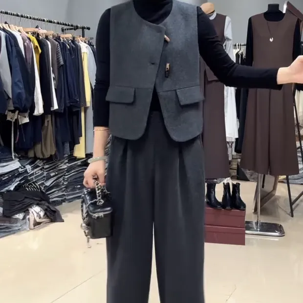 2025秋冬新款女气质显瘦复古时尚马甲+打底+窄版阔腿裤三件套套装