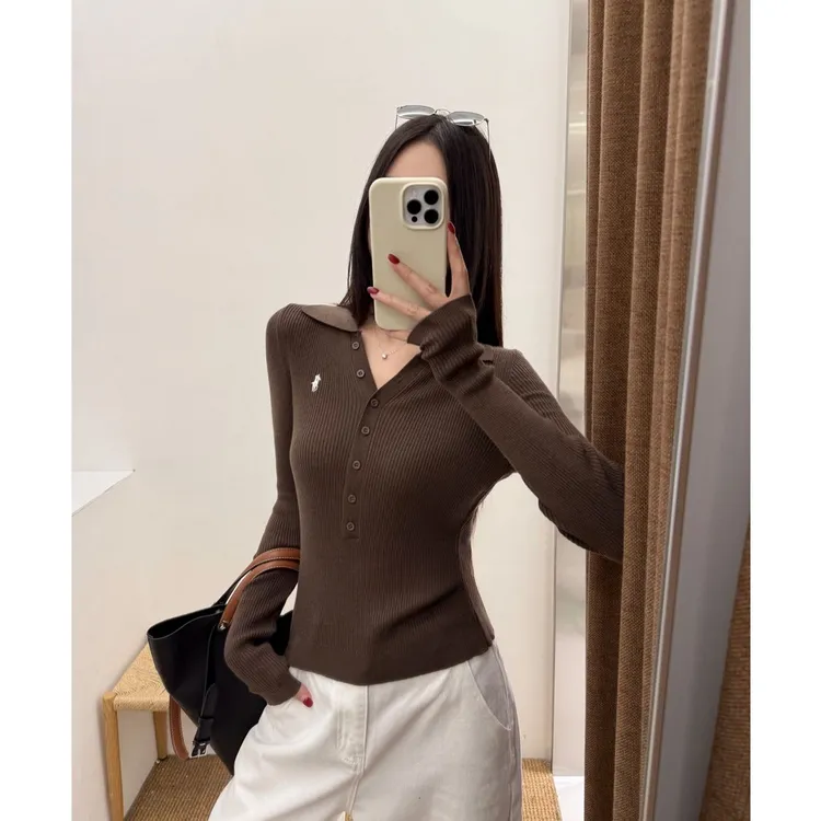 2025高级老钱风排扣翻领针织衫女秋季新款修身显瘦刺绣上衣