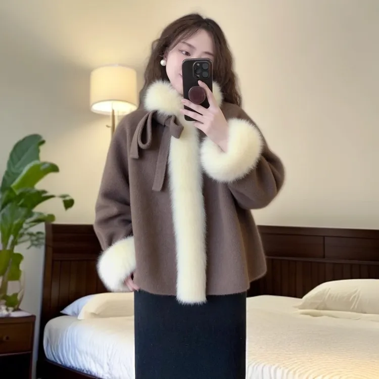 2025气质爆款咖色毛领披肩斗篷双面毛茸茸大衣小个子短款气质外套