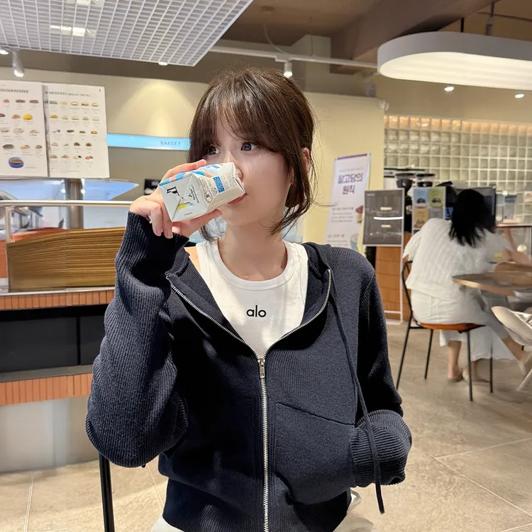 小众设计感拉链连帽针织开衫女2025秋冬新款短款显瘦小众百搭上衣