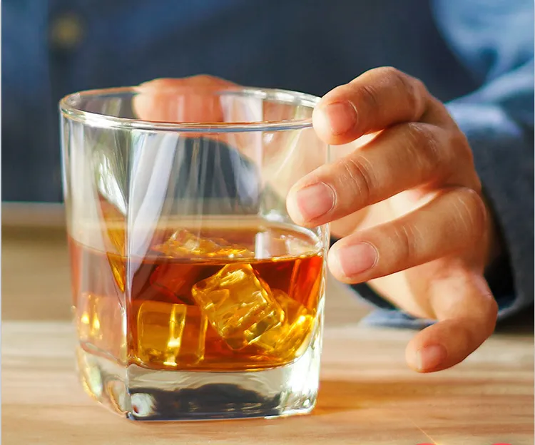 玻璃杯家用啤酒杯洋酒杯网红茶杯创意个性透明简约四方喝水杯耐热