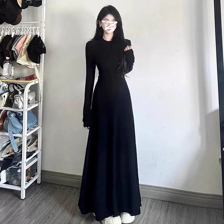 黑色圆领长袖打底女连衣裙早秋气质收腰显瘦长款大摆连衣裙