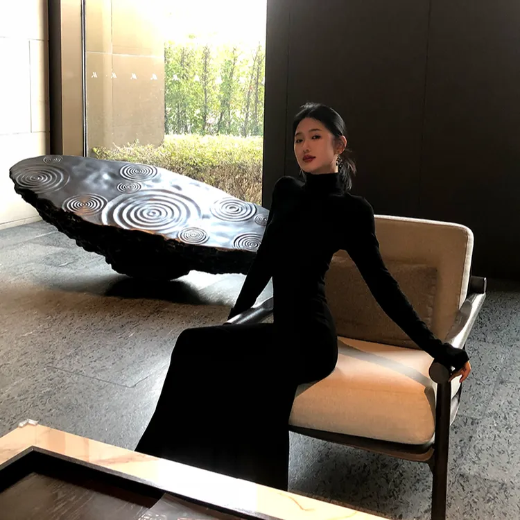 长袖高级感黑色显瘦连衣裙修身裙子秋冬高领鱼尾裙包臀裙后妈长裙
