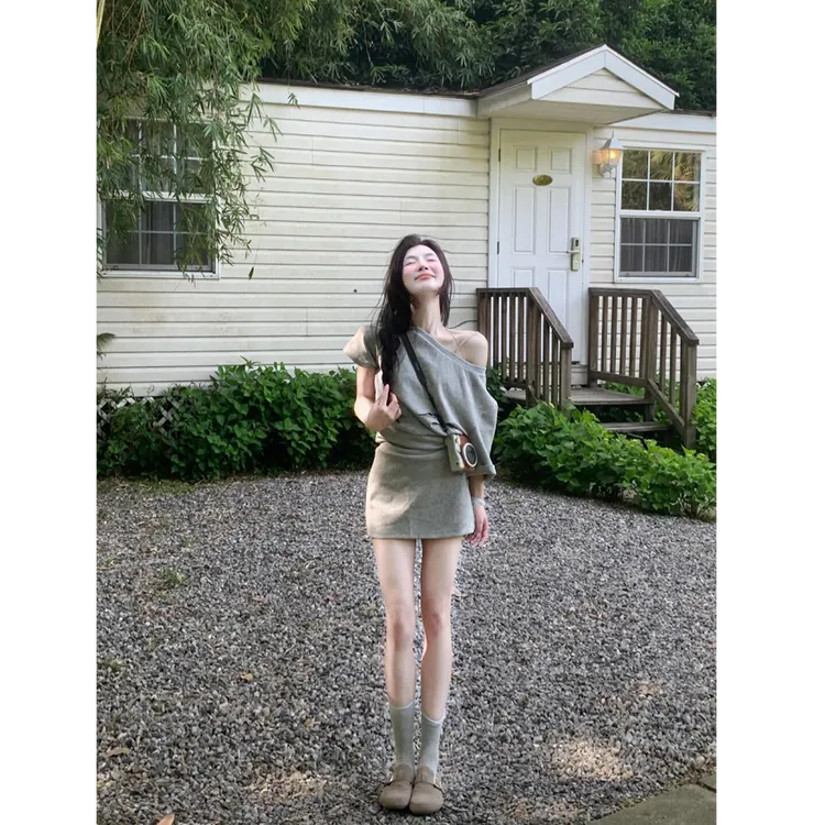 夏季时尚新款美式小众女装设计感露肩显瘦上衣百搭休闲短裙套装