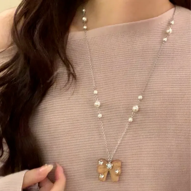 铜合金仿珍珠项链 秋冬复古木质闪锆蝴蝶珍珠项链女长款毛衣链