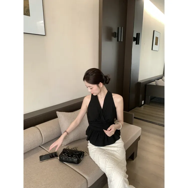 法式气质V领无袖吊带设计感收腰显瘦上衣不规则修身半身裙套装女