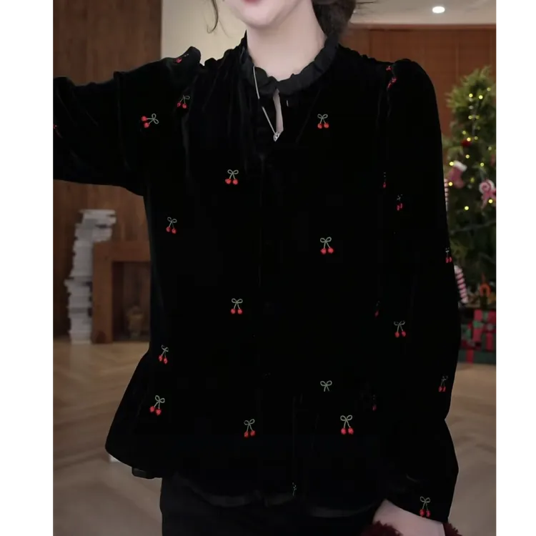 “樱桃梦”2025冬丝绒褶皱樱桃刺绣外套打底衫设计感百搭时尚上衣