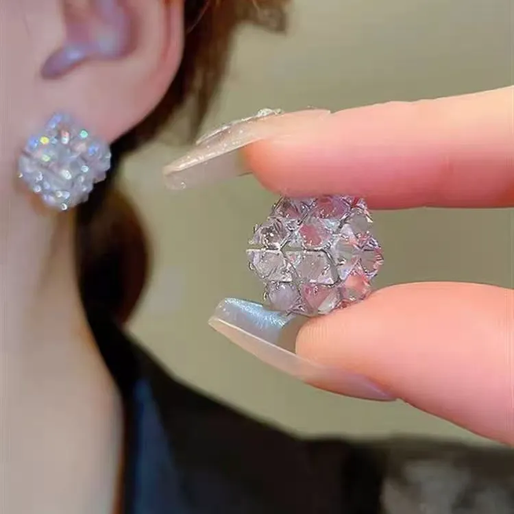 铜合金锆石耳饰 日韩轻奢风设计感气质个性耳钉女法式微镶耳环ins