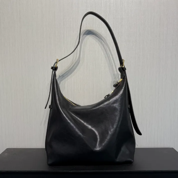 【CATLUCY卡卢西】定制进口植鞣头层牛皮大hobo  铜五金手缝线斜跨