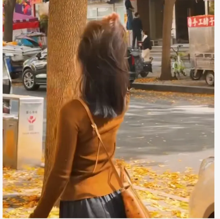 2025冬季时尚潮流百搭精品女装发AKO23