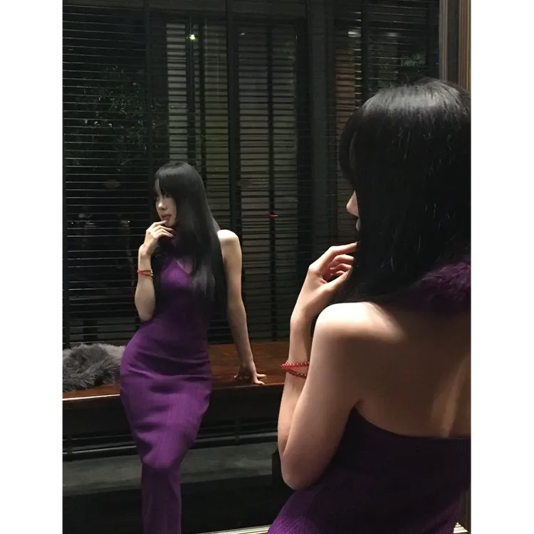 春秋新款纯欲风紫色毛领针织挂脖修身收腰长款包臀显瘦连衣裙女
