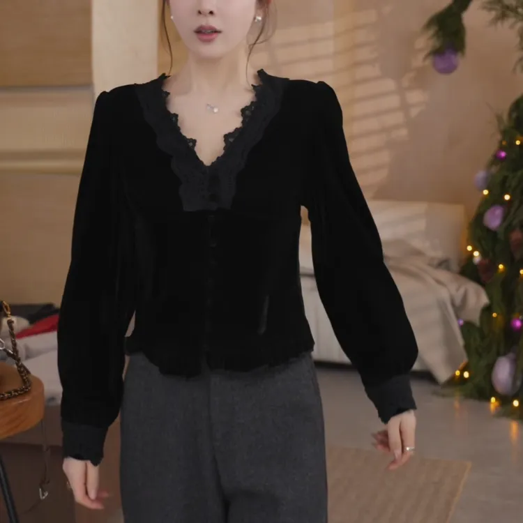 秋冬新款气质显瘦小众时尚丝绒衬衫木耳花边精致上衣女LK2509130