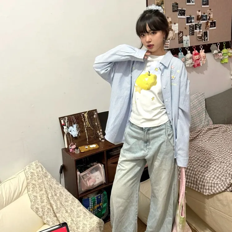 清新港风甜美夏季新款宽松百搭条纹花朵刺绣别致衬衫舒适个性上衣