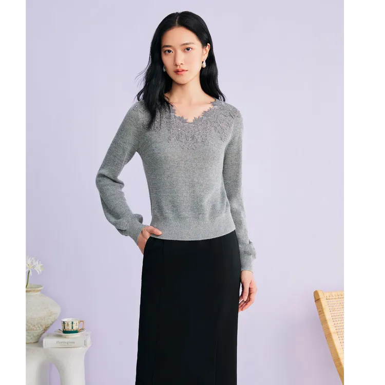 YINER音儿2026年新款气质烟灰蕾丝刺绣羊驼毛针织衫8C66106386