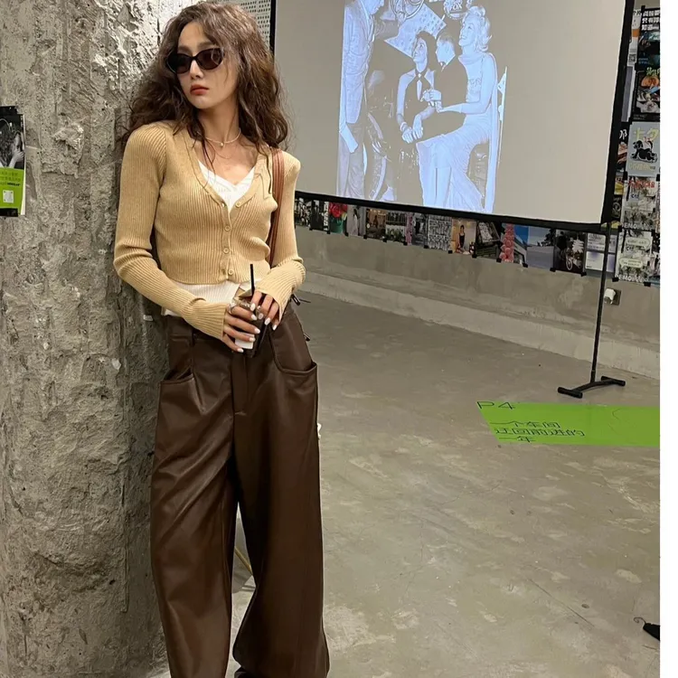 性感假两件长袖针织开衫女秋冬设计感短款上衣时尚深棕色阔腿裤  