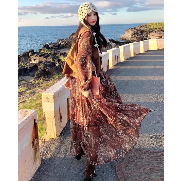 咖色复古马甲印花长袖连衣裙套装女2025秋季民族风气质长裙两件套