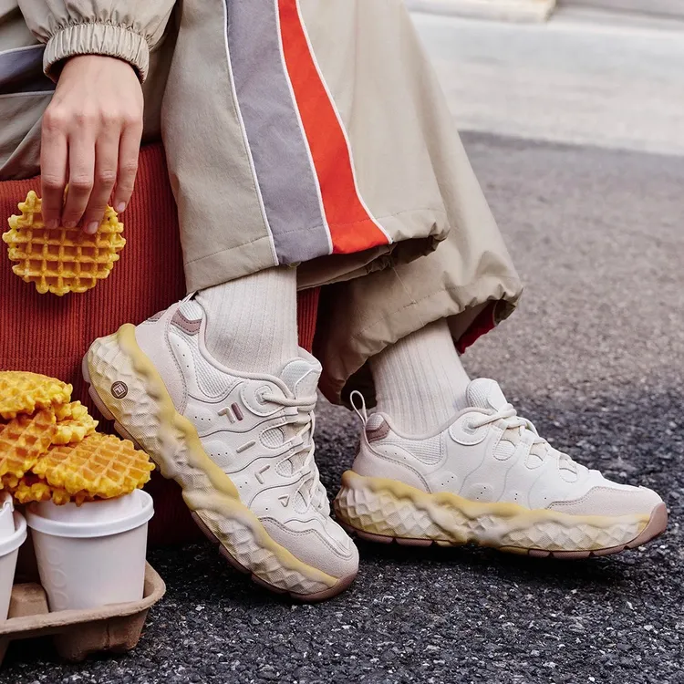 【杨幂同款】斐乐情侣松饼鞋2025秋新款多巴胺休闲鞋F12W/M541106F