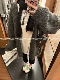 杨十七 氛围感拉满 随便一套就能出门的炭灰色连帽宽松大毛衣