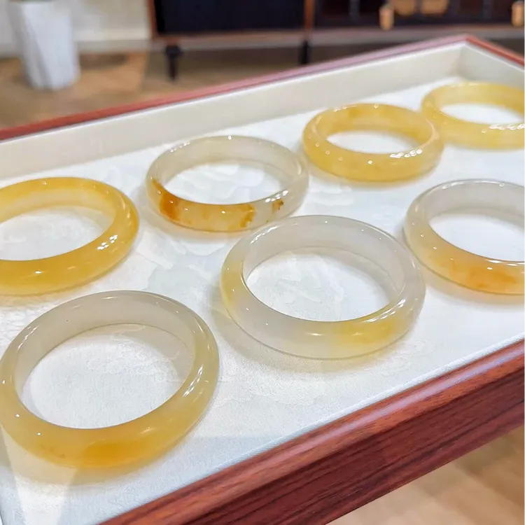 天然冰种黄龙玉手镯香槟金玉手镯黄色玛瑙玉髓手镯小众轻奢送礼物