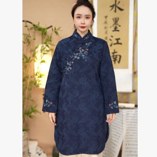 水墨江南-山茶漫棉麻加绒刺绣提花旗袍99013