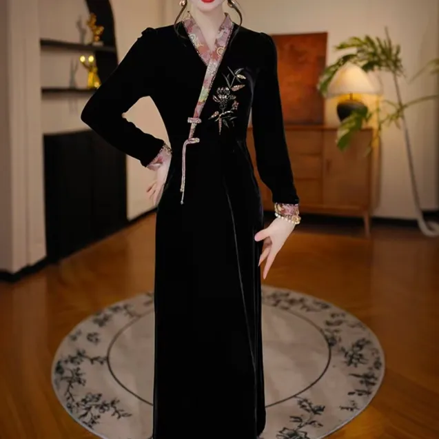 【雅黑金枝】2025秋季新款收腰显瘦洋气减龄轻奢女人味黑色连衣裙