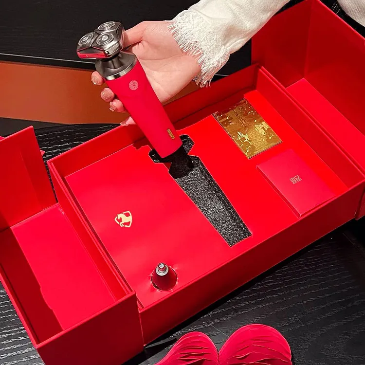 法拉利三头悬浮剃须刀鼻毛修剪器新年礼盒装便携A