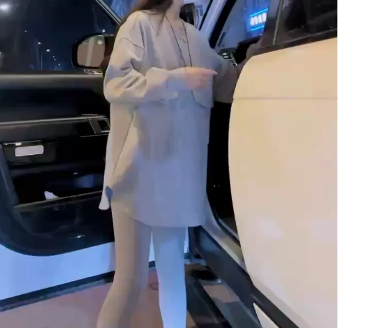 2024冬季新款时尚女装网红高级感休闲爆款中长款上衣百搭美丽