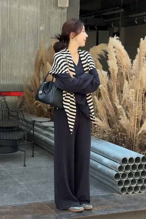 巨好看的早秋一整套老钱风松弛慵懒时尚宽松卫衣披肩阔腿裤三件套
