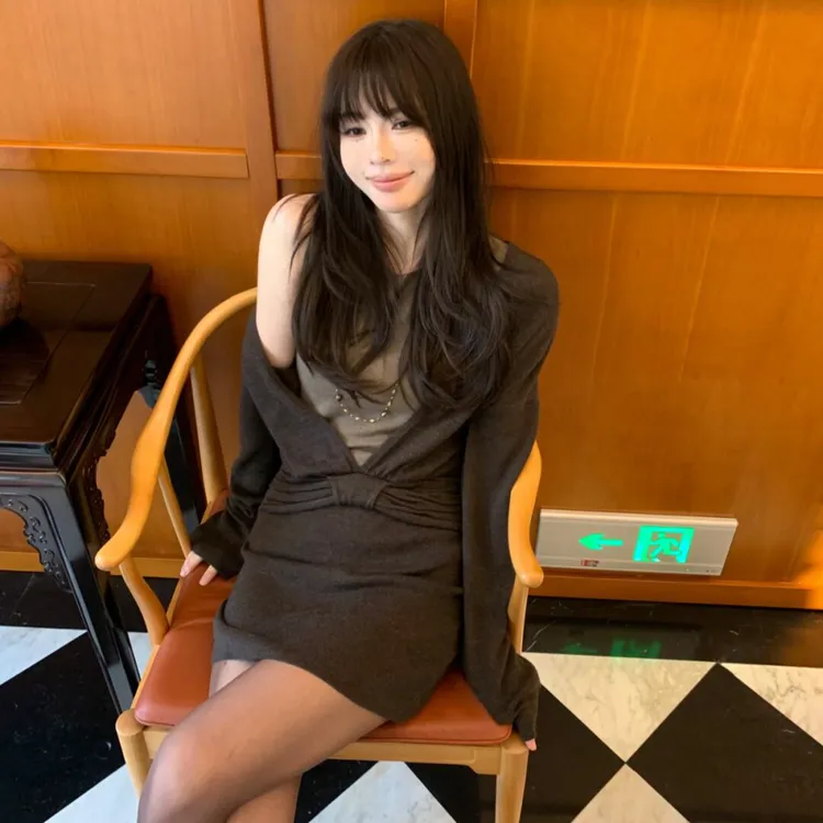 2025早春时尚美式辣妹内搭纯欲风设计感小众洋气显瘦慵懒连衣裙女