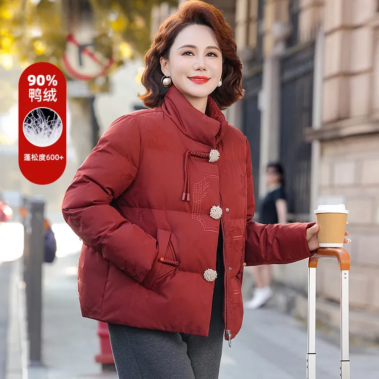 2025新款妈妈装冬季短款加厚保暖时尚中老年90鸭绒羽绒外套