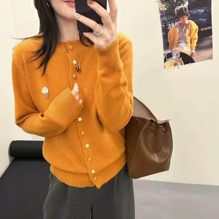 2025蘑菇刺绣针织开衫圆领气质时尚减龄厚款纯色韩版毛衣外套上衣