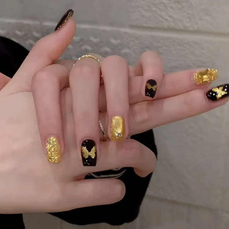 【镂空金闪蝶】新年显白爆闪蝴蝶猫眼美甲手工穿戴甲短款高级感美甲