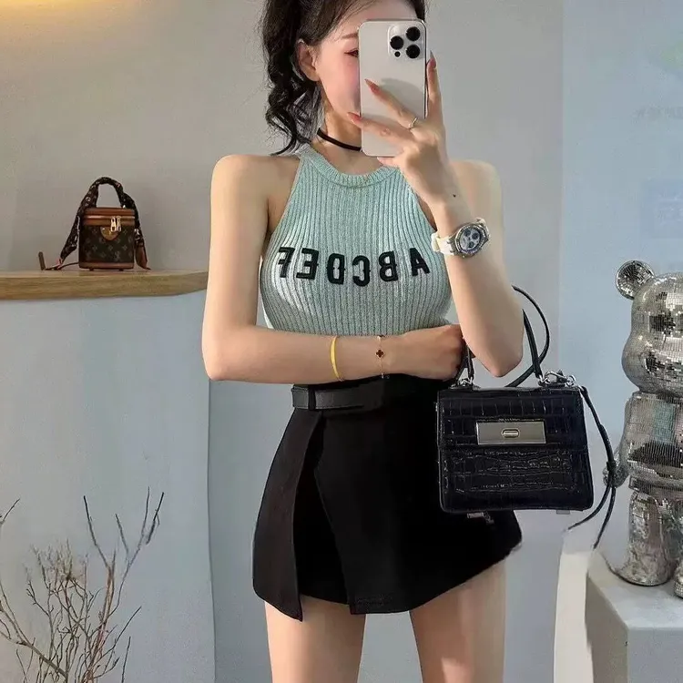 韩系新款甜辣妹立体字母印花挂脖针织背心小个子开叉裙裤两件套女