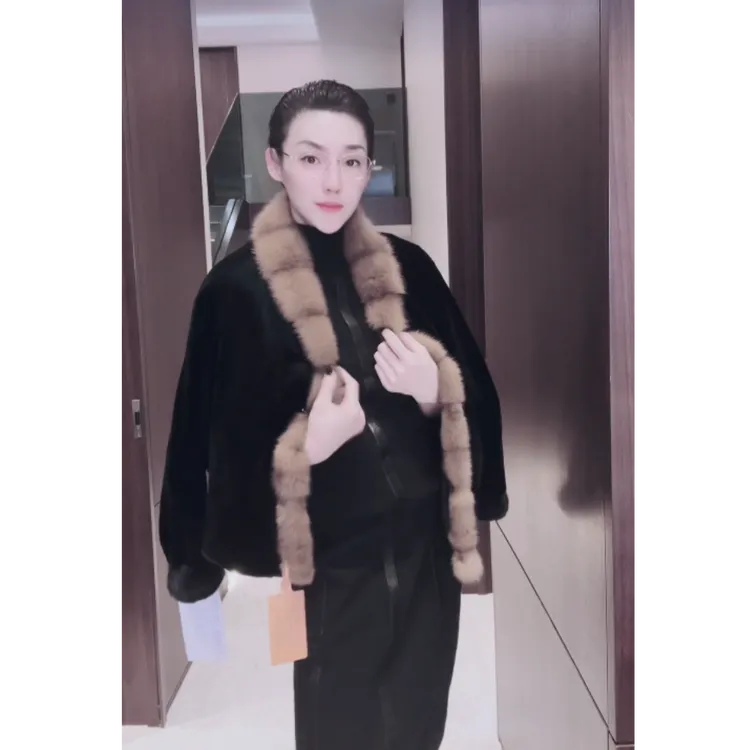 黑色羊绒衫 MY0610