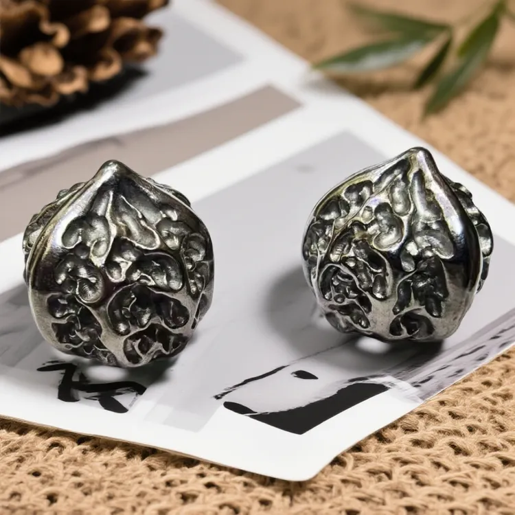 宠粉福利钛合金铸造雕刻钛合金核桃摆件钛金属文玩把玩件tc4硬核