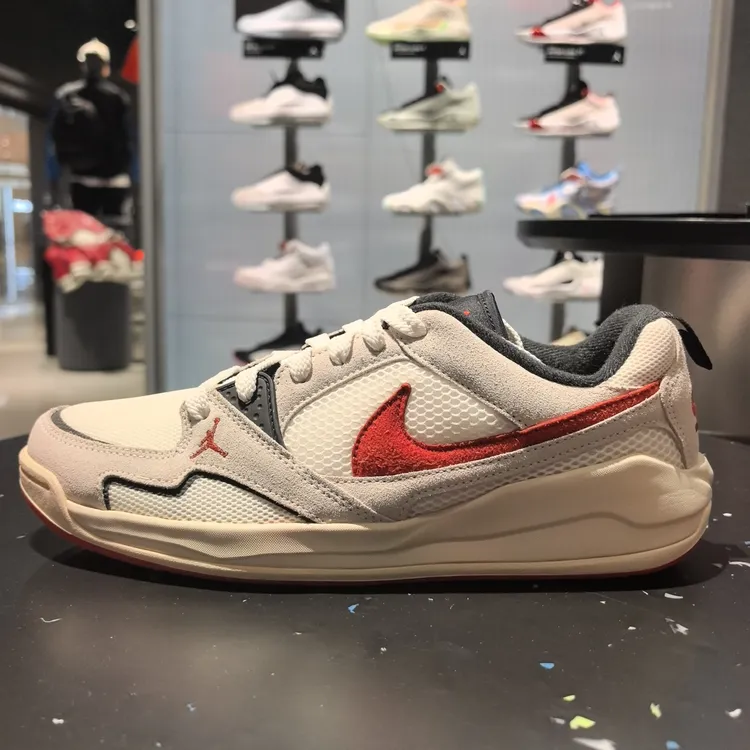 【滔搏联动】NIKE/耐克男子双旦礼白红CMFT软底休闲鞋HJ6777-101