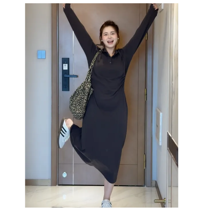 江江【乌托邦】赫本风秋冬季连帽显瘦高级感微胖大码连衣裙-S1092