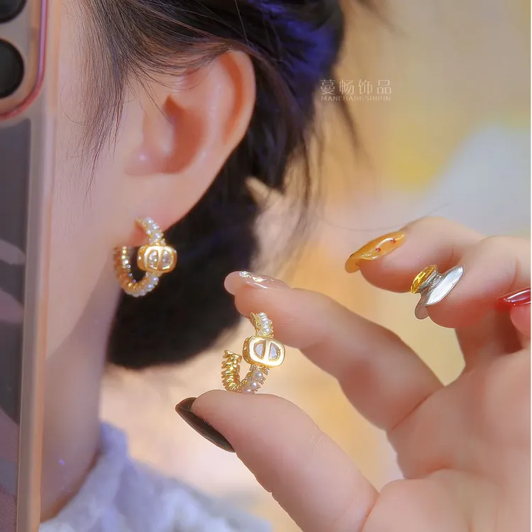 铜合金合成锆石耳饰 925银针2025新款耳环字母珠珠微镶满锆设耳钉